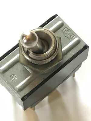 COLE HERSEE CH HEAVY DUTY TOGGLE SWITCH 55018BX DPDT 3A 250V SPADE TERM fd7m79