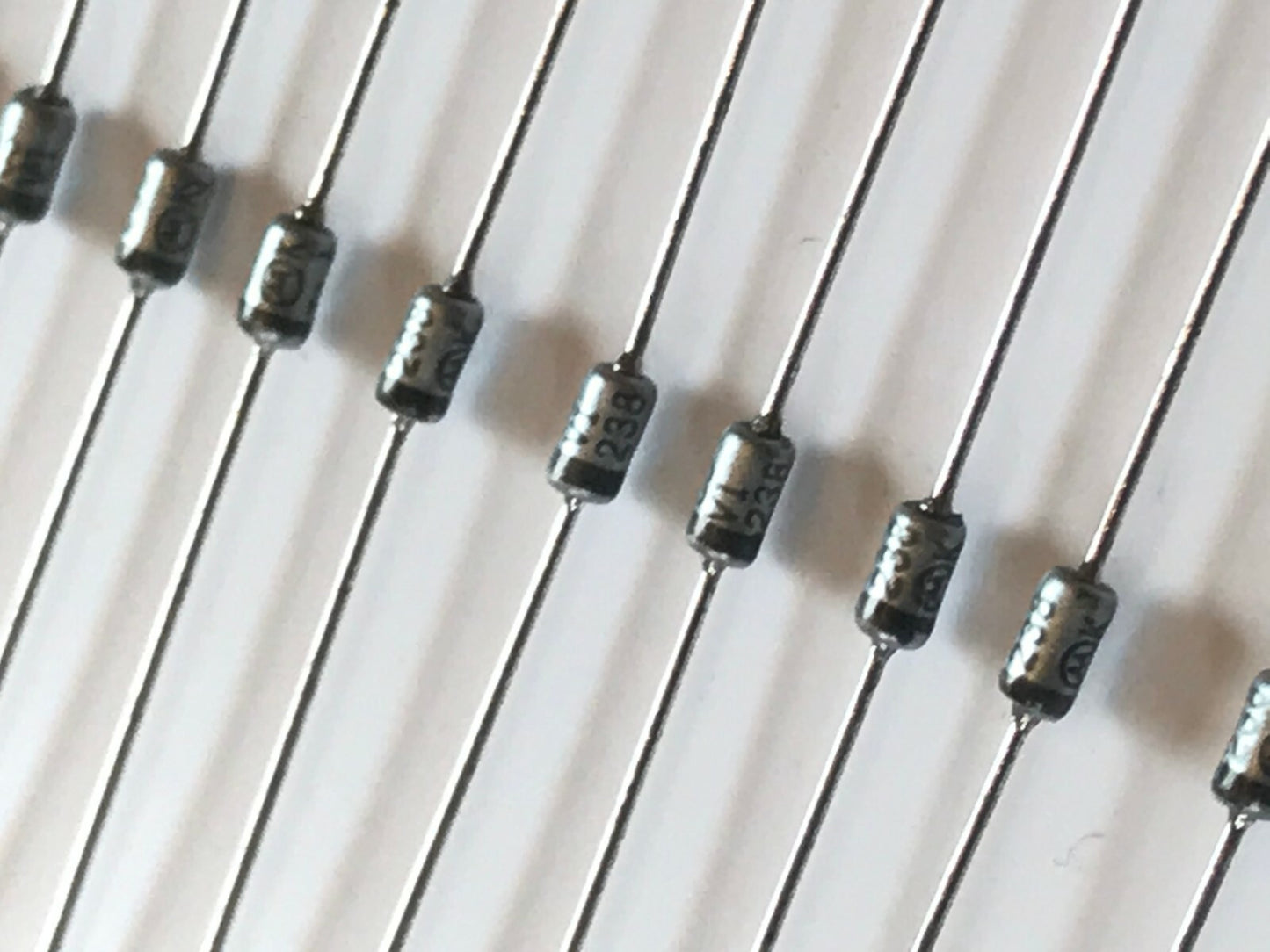 ORIGINAL MOTOROLA BZX79C5V1RL ZENER DIODE 5.1V 500mW UK STOCK (x4) fcb25.41
