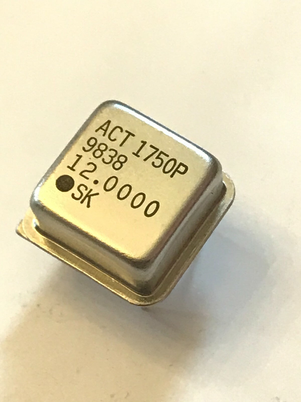 XTAL CRYSTAL OSCILLATOR 4 PIN METAL CAN 8 PIN DIL SIZE ALL FREQUENCIES faa27