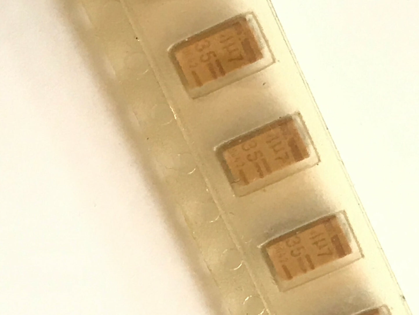 4.7UF 35V AVX SURFACE MOUNT TANTALUM CAPACITORS CASE SIZE C faa~2L