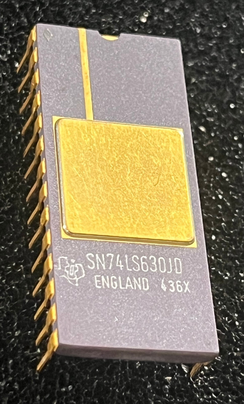 SN74LS630JD COLLECTIBLE CERAMIC GOLD TEXAS INSTRUMENTS CHIP IC. fcb28.17