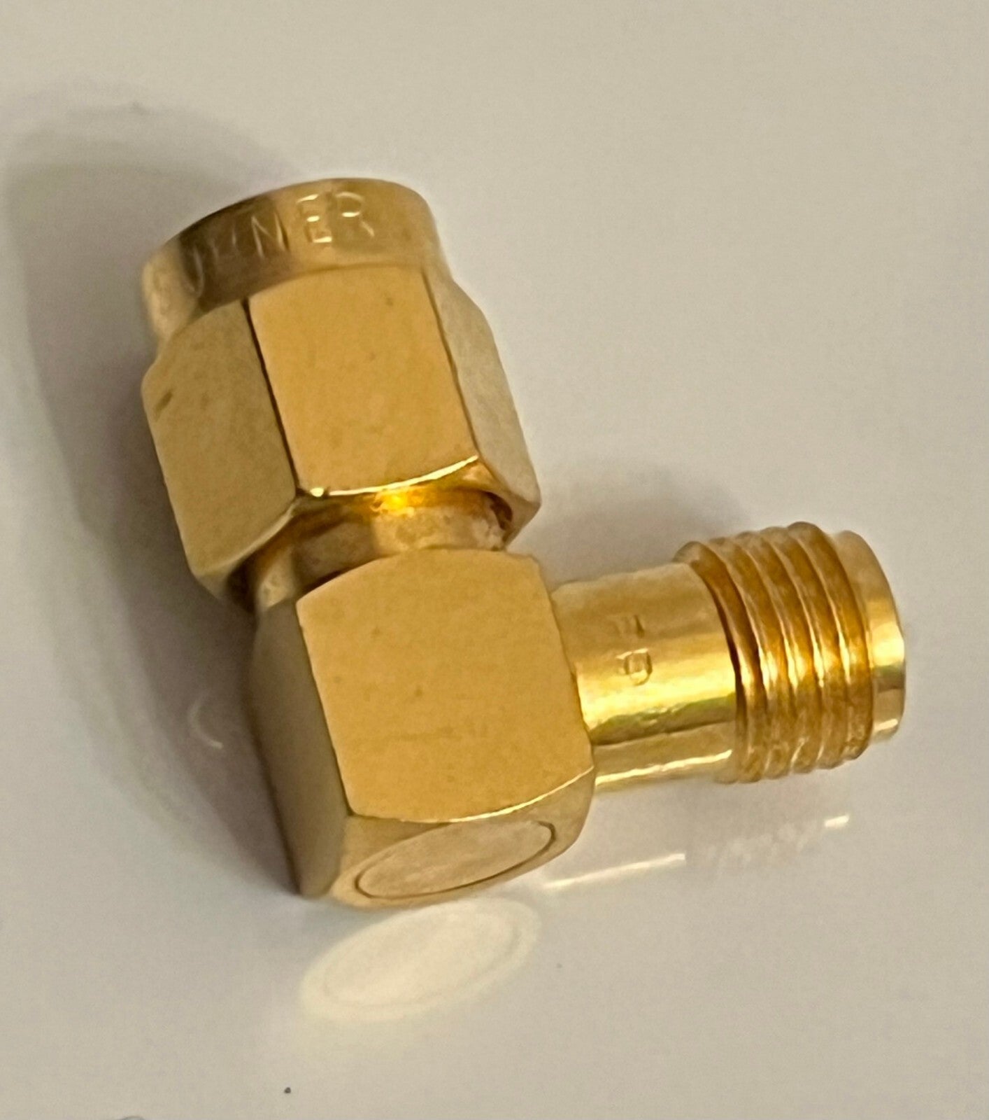 SUHNER SMA MALE TO SMA FEMALE RIGHT ANGLE RF ADAPTER 53_SMA-50-0-1/111 fd5h5