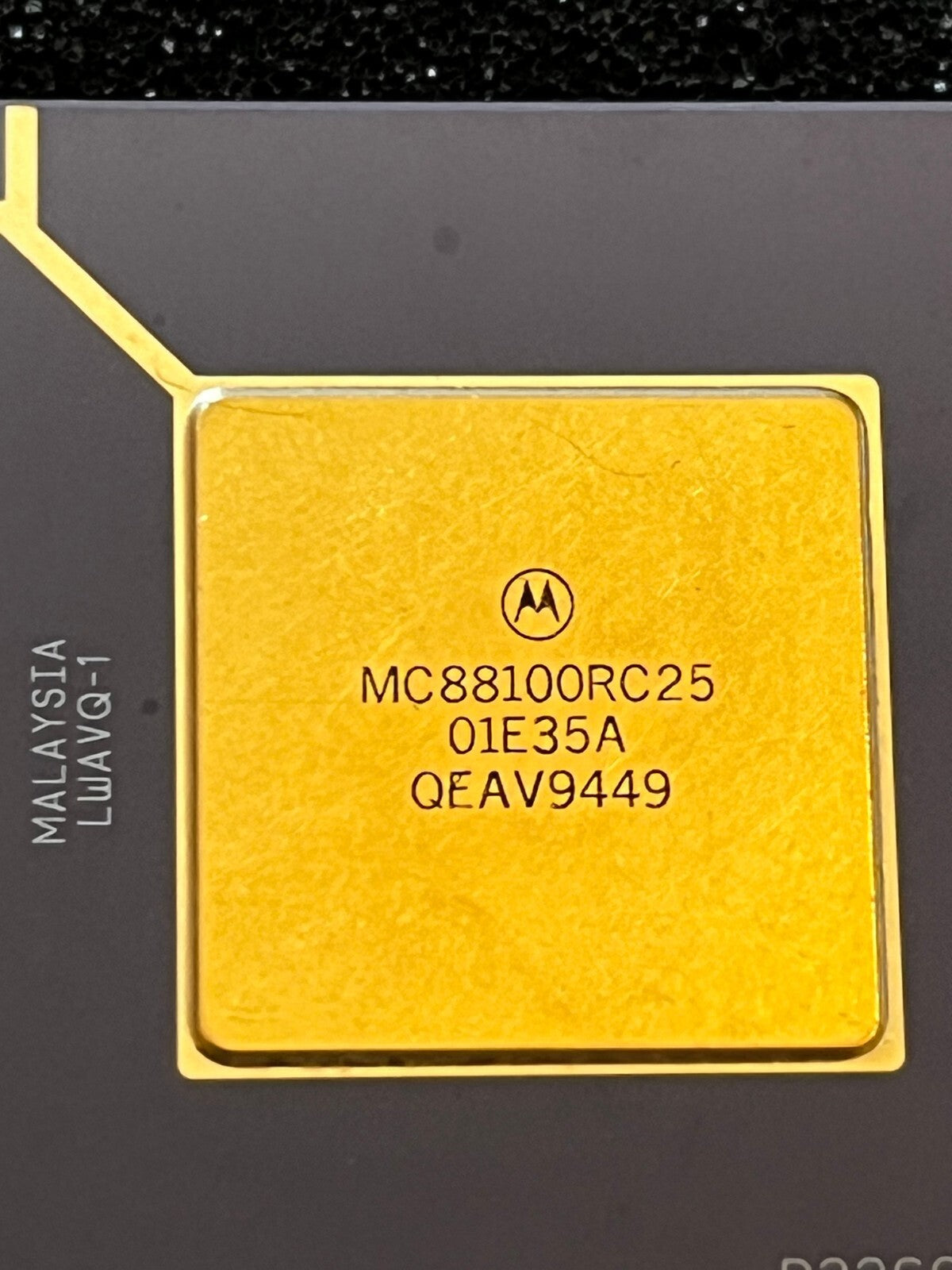 MC88100RC25 MOTOROLA COLLECTIBLE CERAMIC GOLD PGA RISC PROCESSOR fcb28.14
