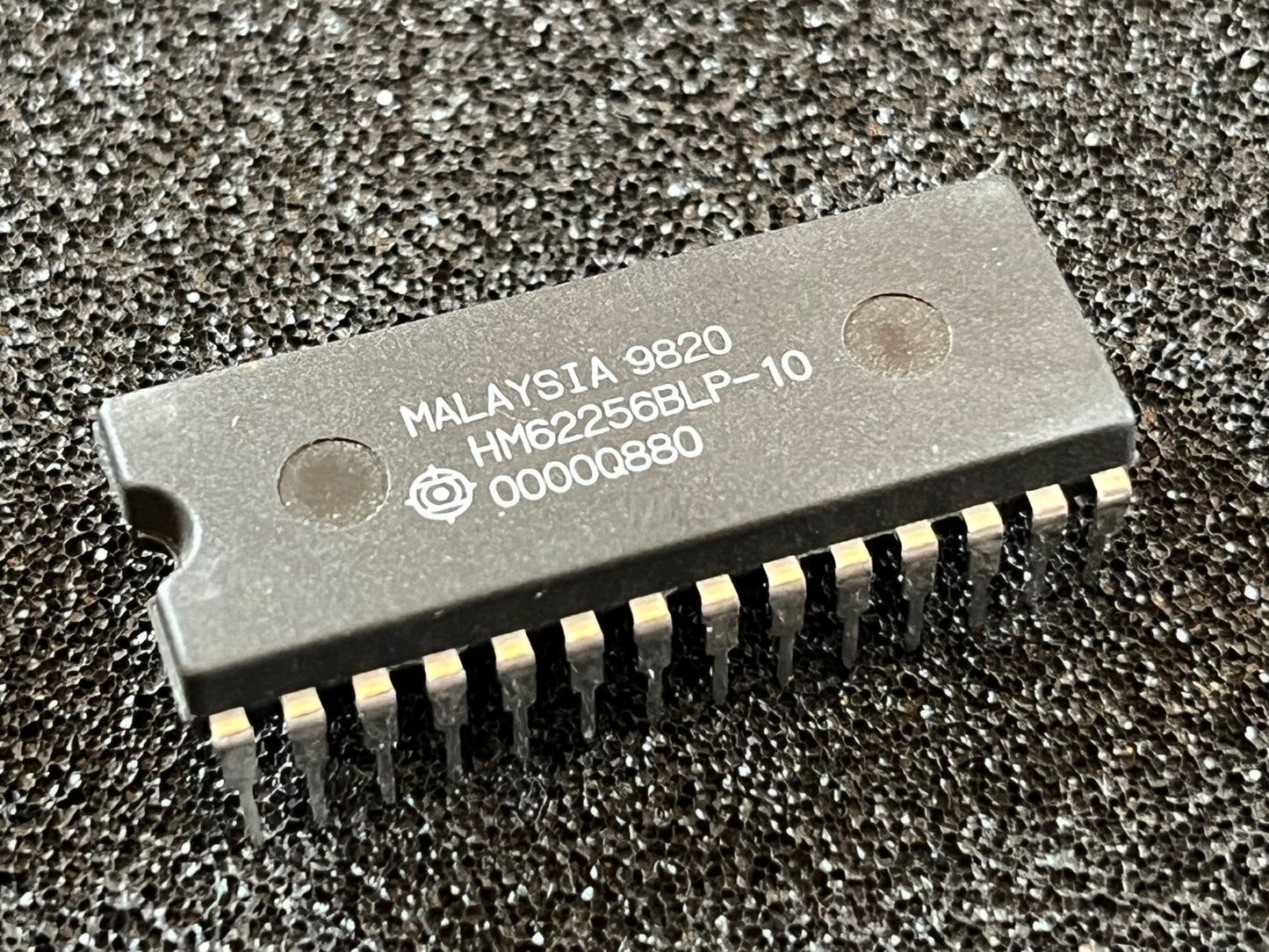 HM62256LP-10 256K SRAM SAME AS HY62256ALP10 I.C. x1 UK STOCK fba39.51