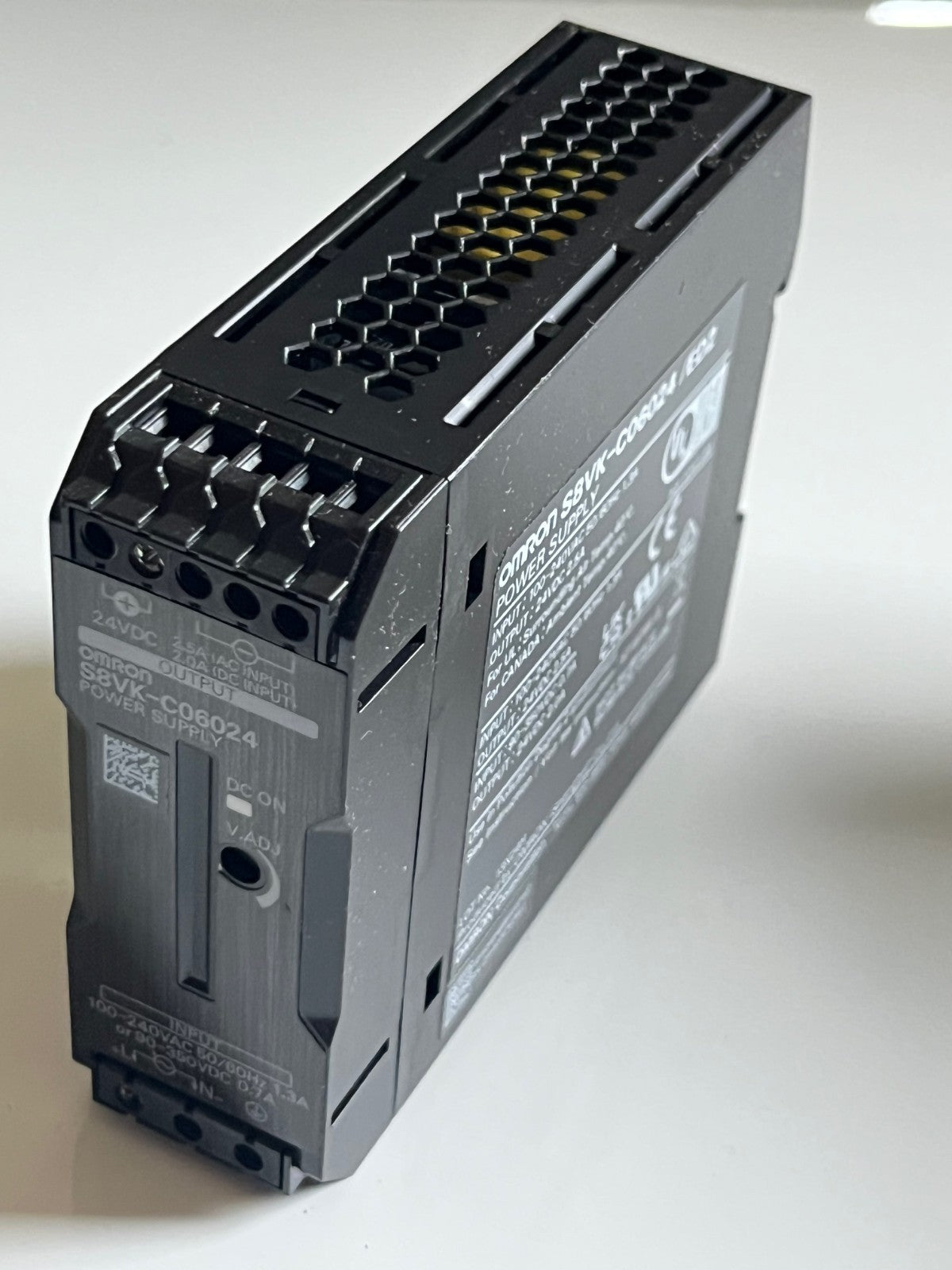 OMRON S8VK-C06024 /ED2 24V 2.5A DIN RAIL MOUNT PSU NEW fd1d31