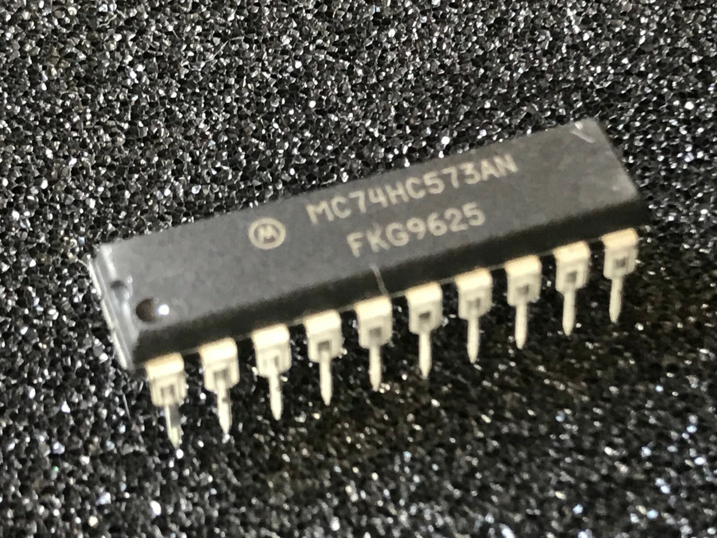 MC74HC573AN ORIGINAL MOTOROLA OCTAL LATCH CHIP UK STOCK x1 fd6d89