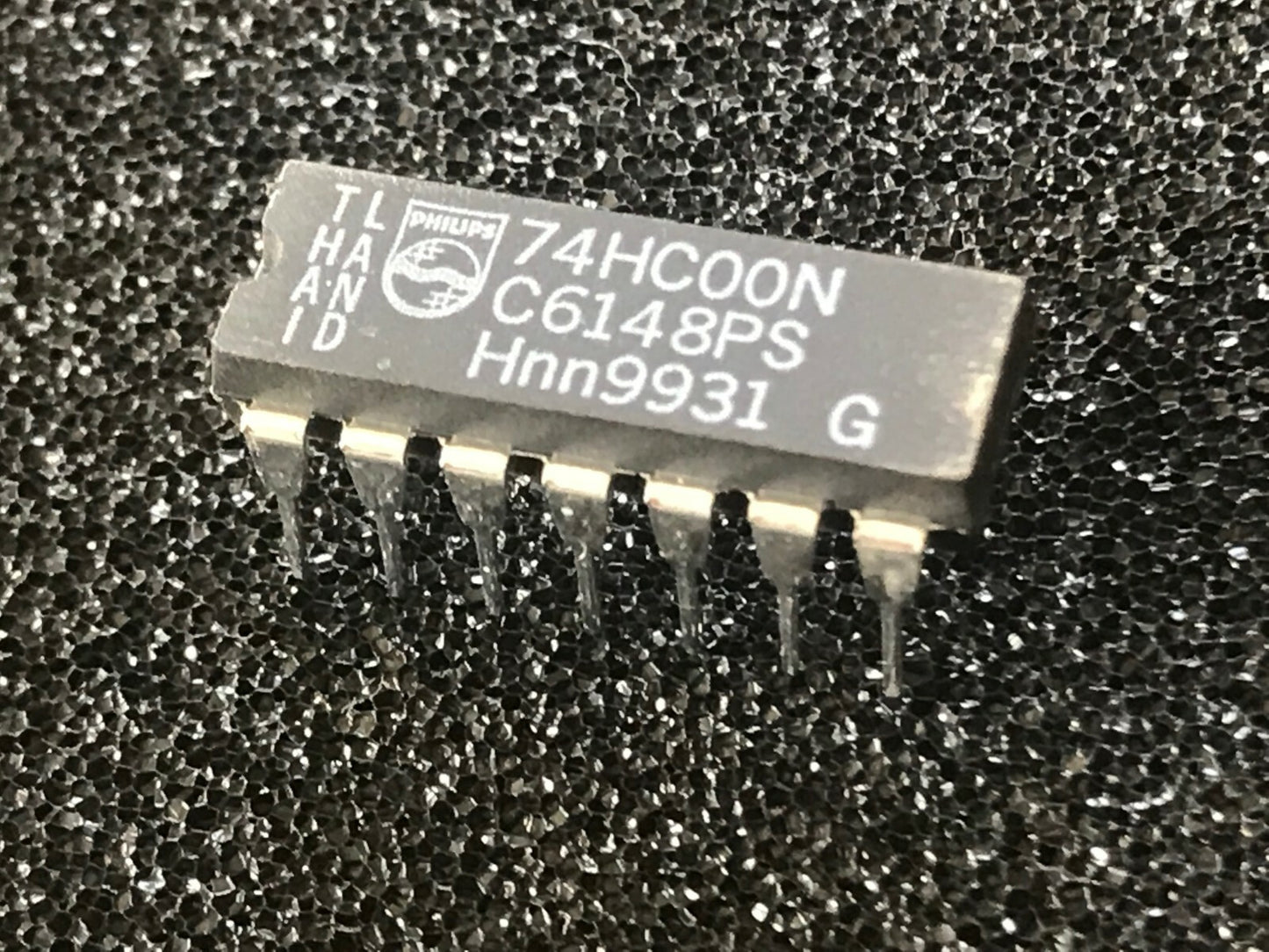 74HC00N ORIGINAL PHILIPS QUAD 2 INPUT NAND CHIP UK STOCK x1 fcb16.44