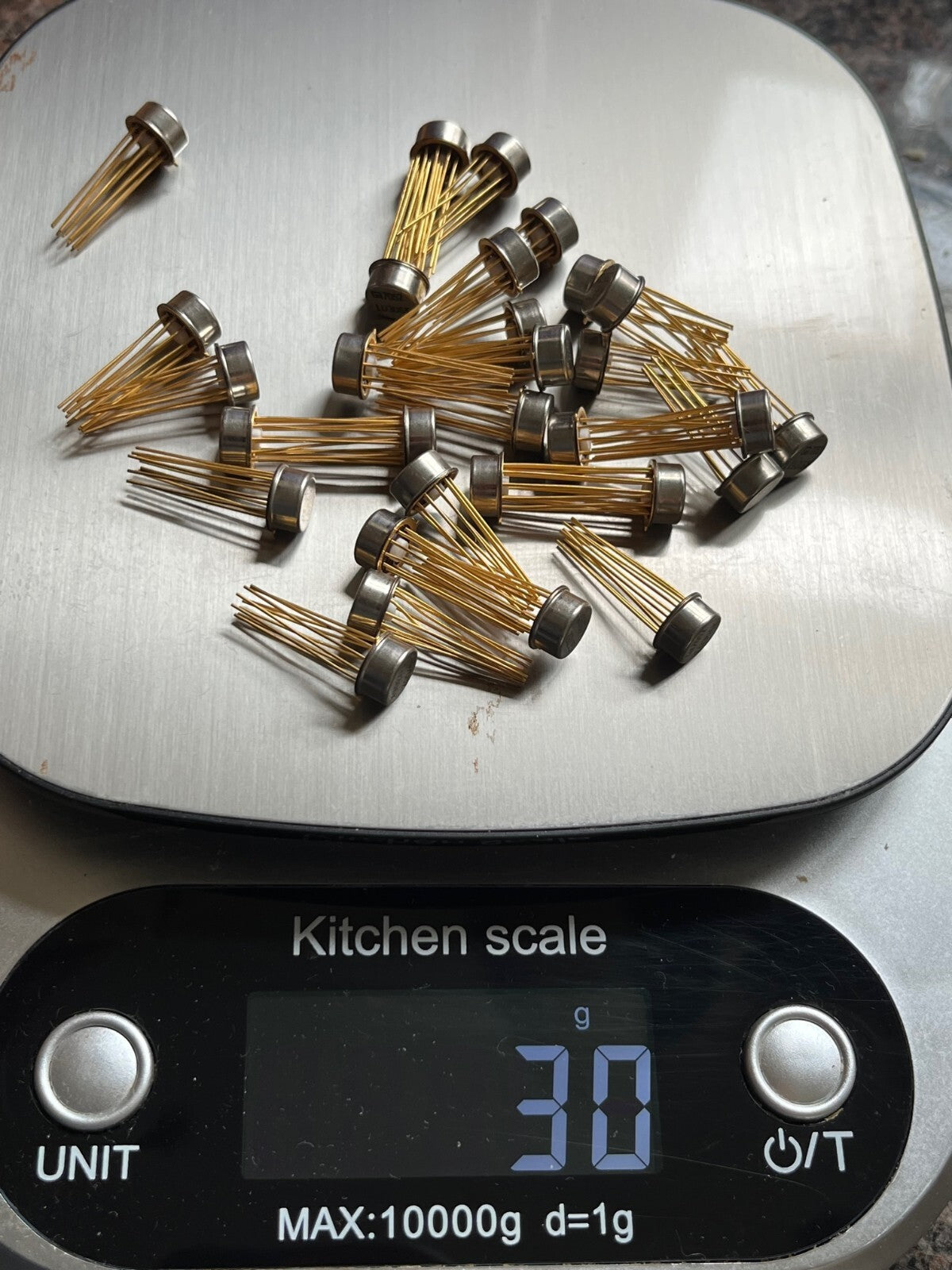 30g VERY HIGH YIELD ELECTRONIC ICs FROM 1970 SCRAP GOLD RECLAIM fd2k24