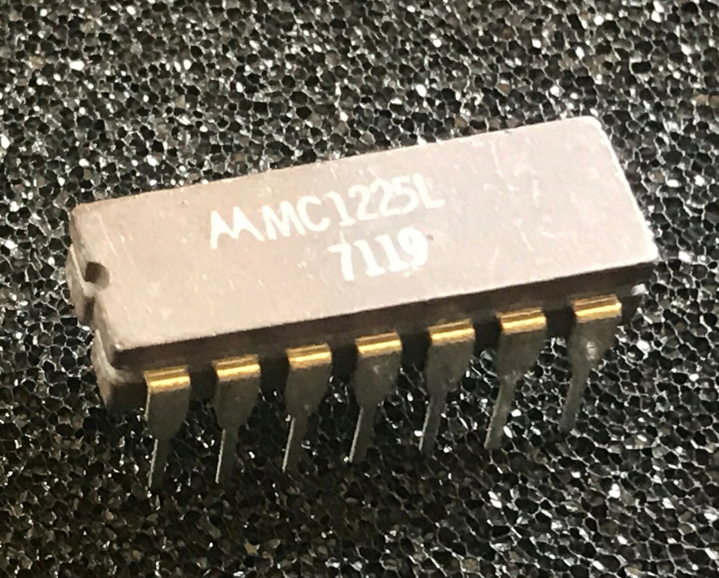 MC1225L MOTOROLA IC CHIP 16 PIN CERAMIC DIL UK STOCK (x1) fd7d104