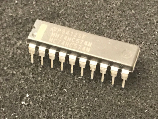 MM74HC574N ORIGINAL NSC 8 BIT D TYPE FLIP FLOP CHIP UK STOCK x1 fcb16.43