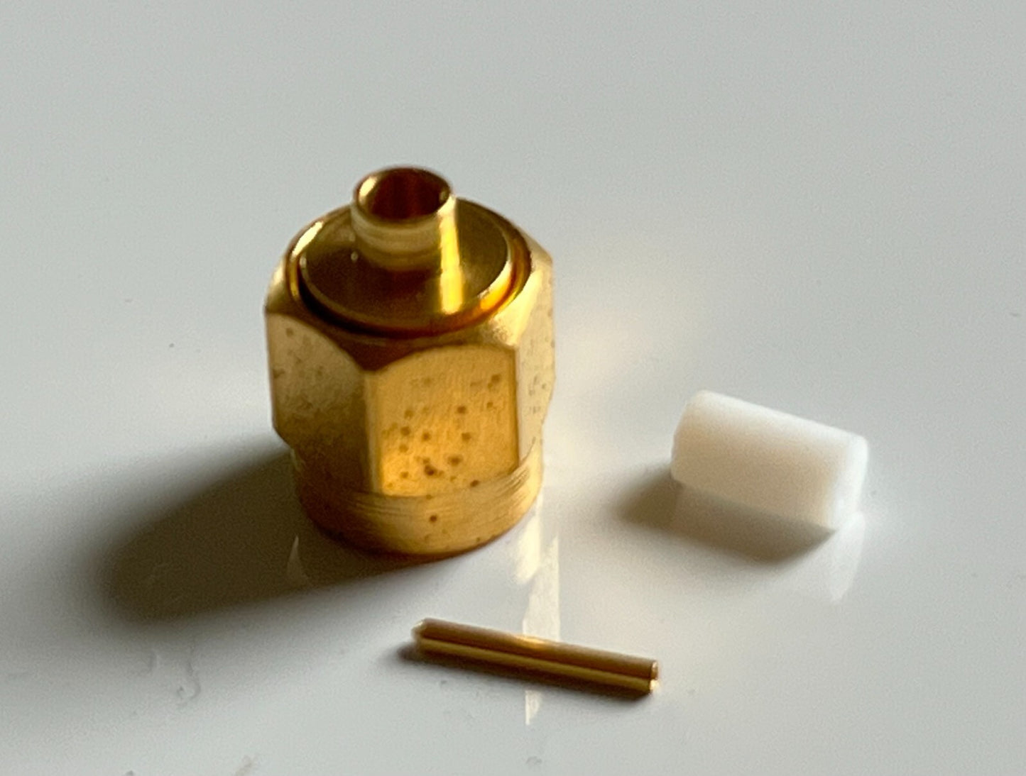 OMNI SPECTRA GOLD PLATED SMA MALE CABLE MOUNT PLUG (x1) 2001-7985-00 FD5B16