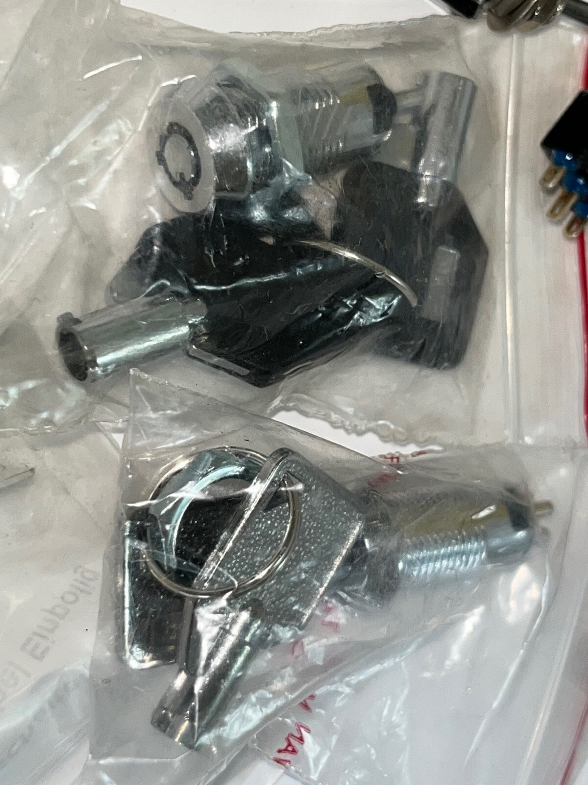 LOT OF 15 VARIOUS SWITCHES, TOGGLE, KEYSWITCH, PUSH SWITCH ETC AS PHOTOS fd2k22