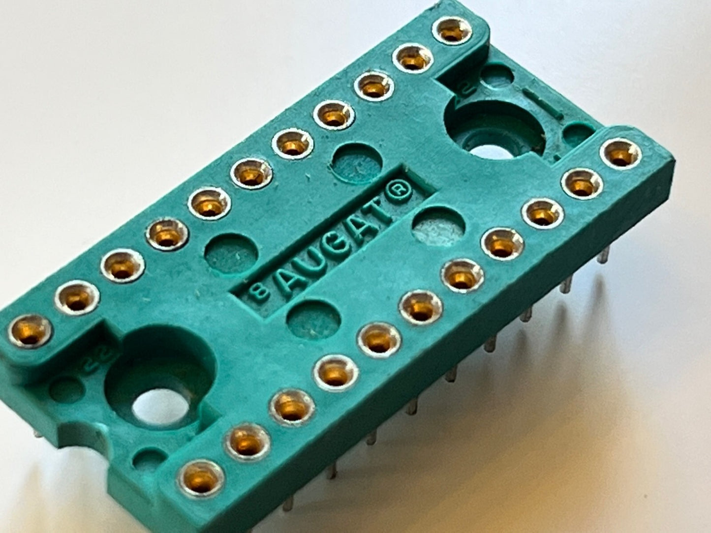 AUGAT 22 WAY 0.4" WIDTH PREMIUM GOLD PLATED DIL IC SOCKET (x1) fba39.16