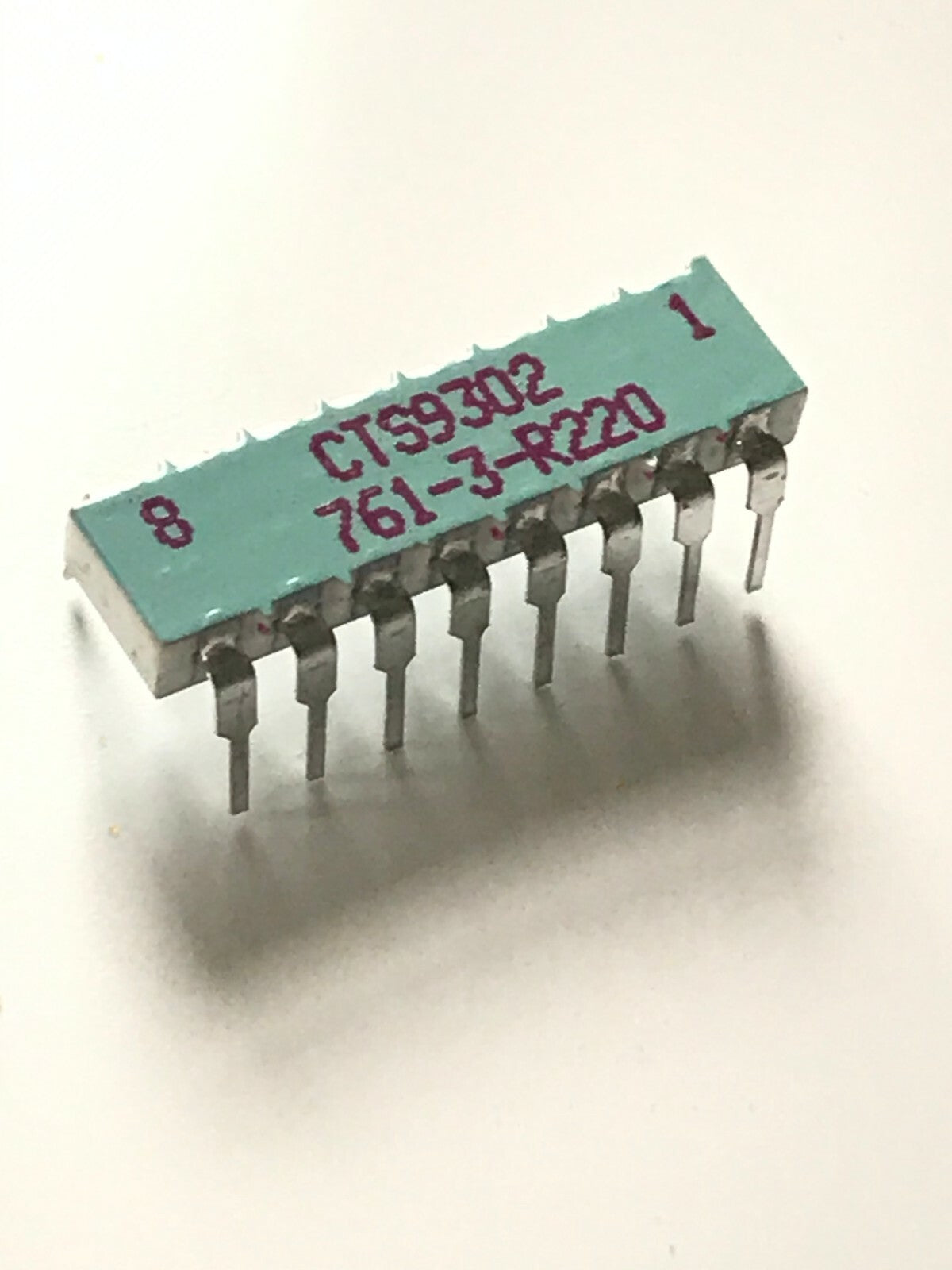 220 OHM DIL 16 PIN RESISTOR NETWORK CTS (x1) 761-3-R220 fcb25.40