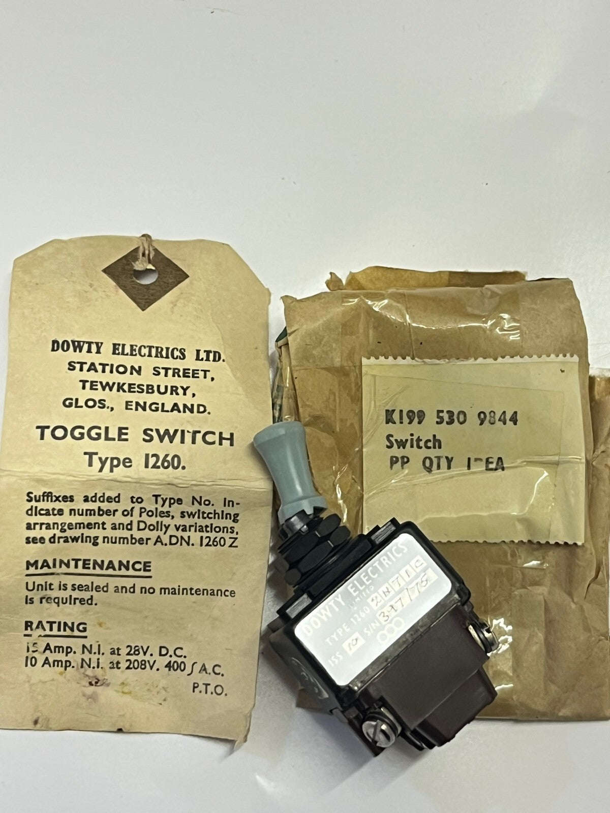 MILITARY SPEC DOWTY SAFETY LOCKING TOGGLE SWITCH DPDT 1260-2N71C fd1E20