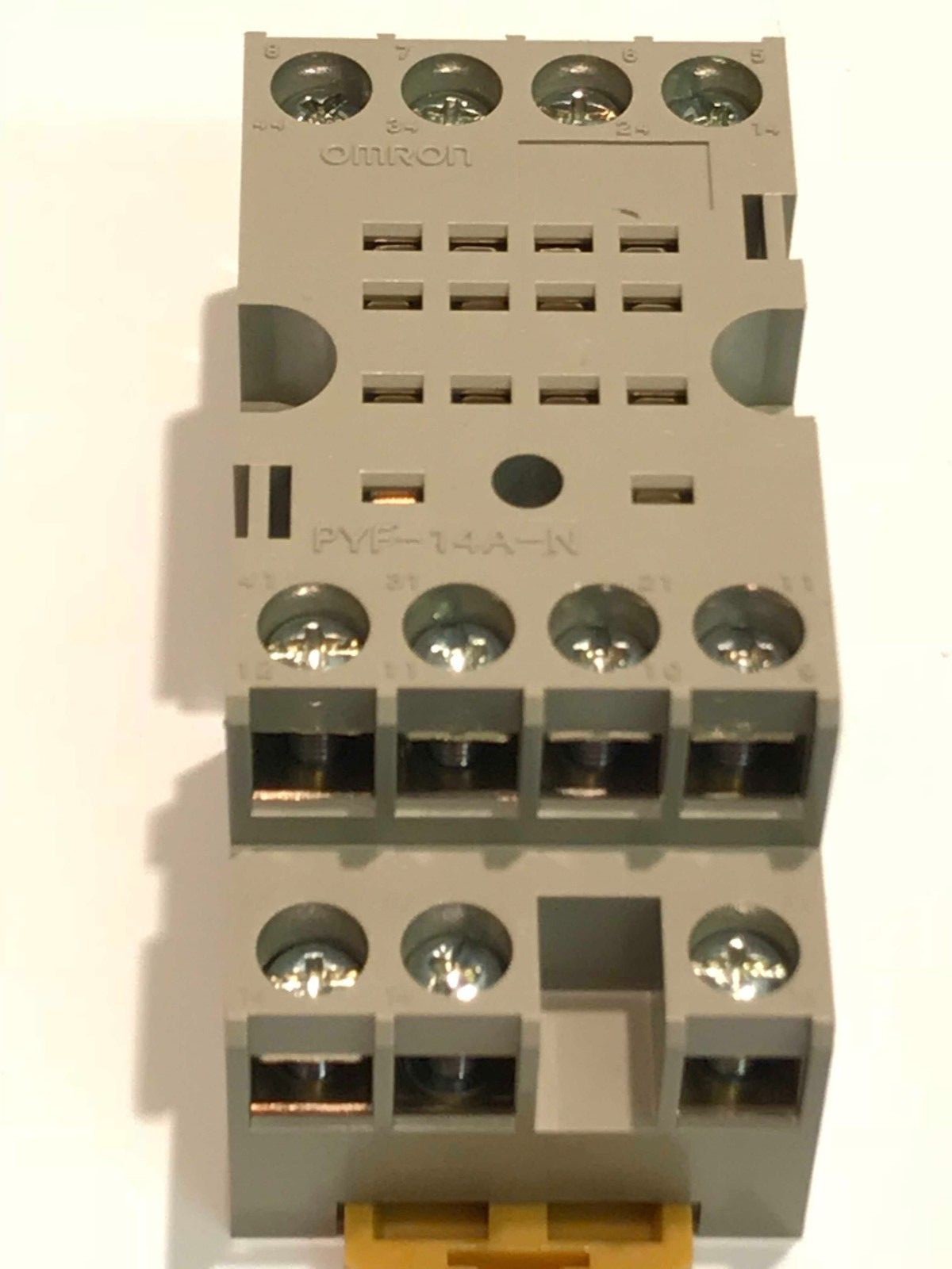 OMRON PYF-14A-N 14 PIN RELAY BASE DIN MOUNT fd5e13