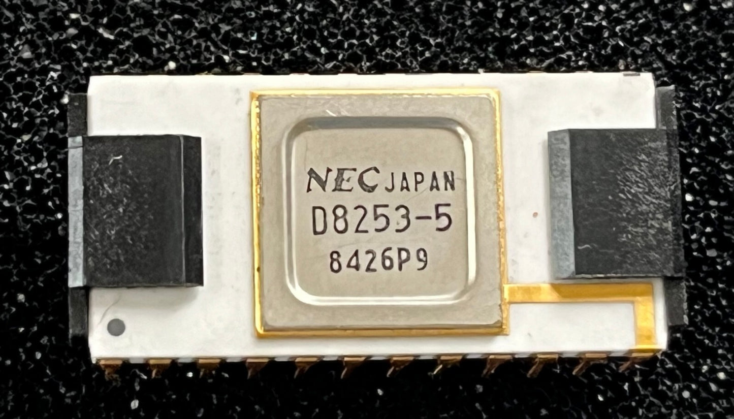 UPD8253-5 COLLECTIBLE WHITE CERAMIC & GOLD EARLY NEC JAPAN CHIP IC. fcb28.19