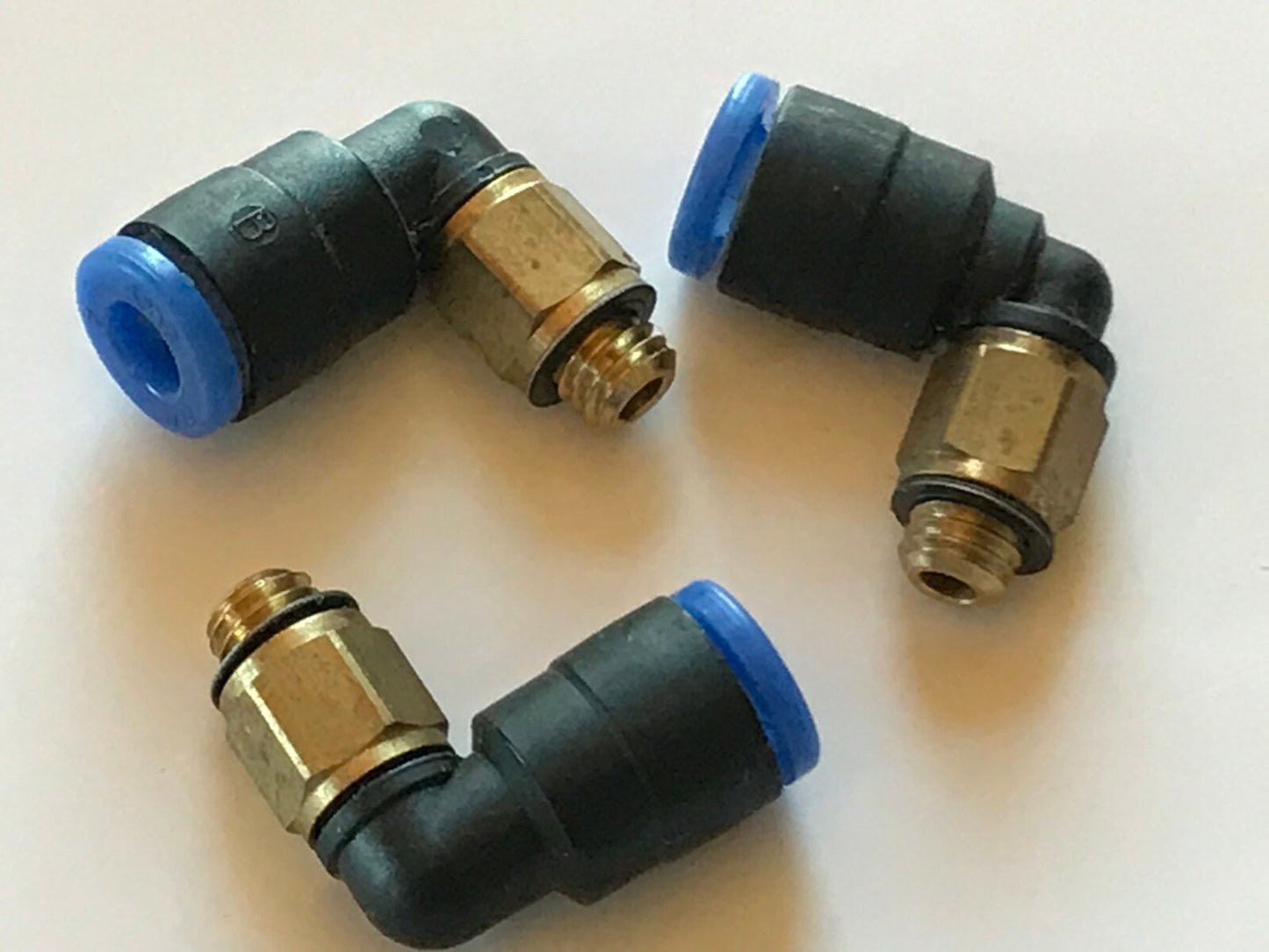 SMC 5/32" ELBOW PNEUMATIC 4MM PIPE CONNECTOR X3 fd5e27