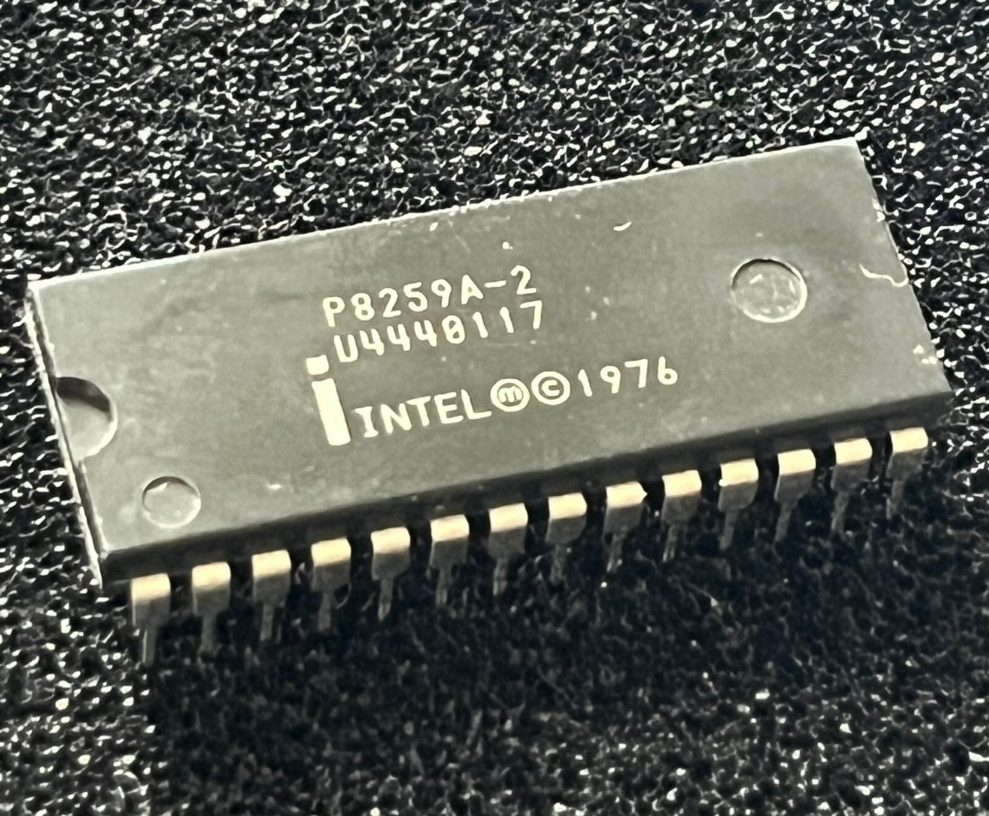 P8259A-2 ORIGINAL INTEL PROGRAMMABLE INTERRUPT CHIP UK STOCK x1 fcb20.22