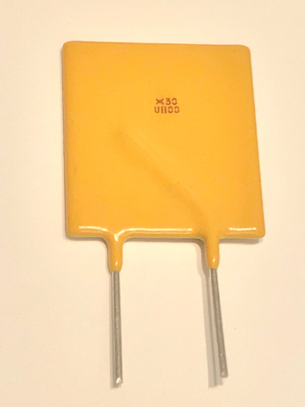 RAYCHEM / LITTLEFUSE RUE800 PTC RESETTABLE FUSE 8A 30V ( X1) fd5c11