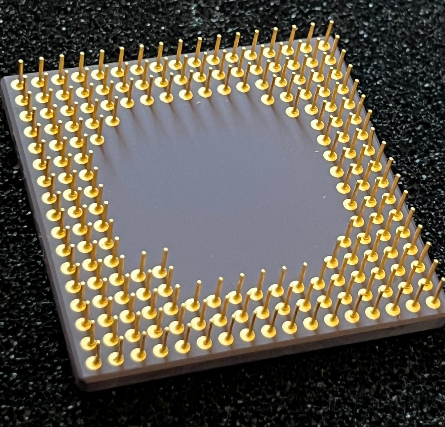 MC88100RC25 MOTOROLA COLLECTIBLE CERAMIC GOLD PGA RISC PROCESSOR fcb28.14