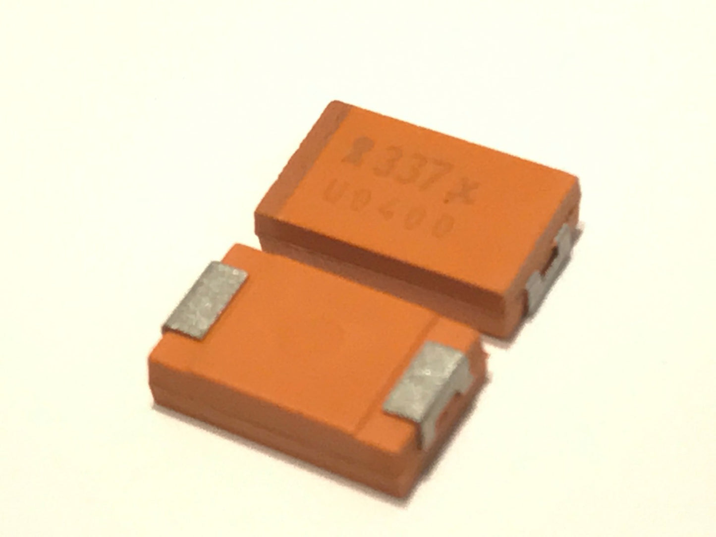 330UF 1.8V SURFACE MOUNT NIOBIUM CAPACITOR (x5) RS 548-3242 bda38