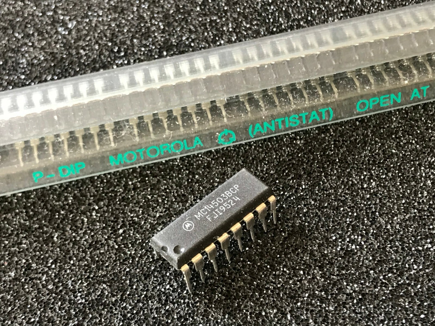 ORIGINAL MOTOROLA MC14503BCP 16 PIN DIL BUFFER CHIP UK STOCK x1 fcb27.14