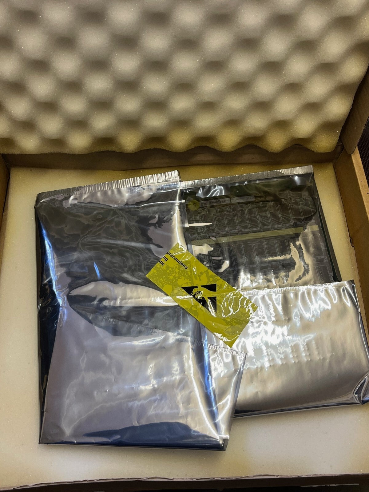 MEMORY PCB WITH 84 X 51256 HITACHI DRAM MEMORY CHIPS HM51256LP-15 ad1y10
