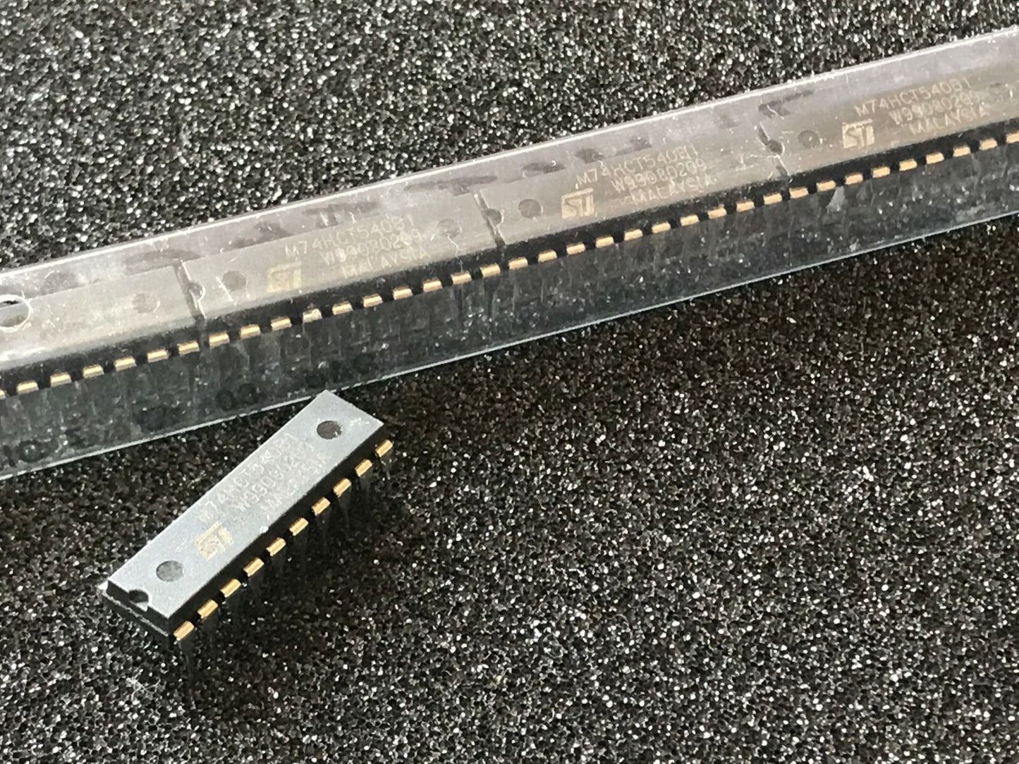 M74HCT540B1 ORIGINAL ST OCTAL BUFFER LINE DRIVER CHIP UK STOCK x1 fcb17.22