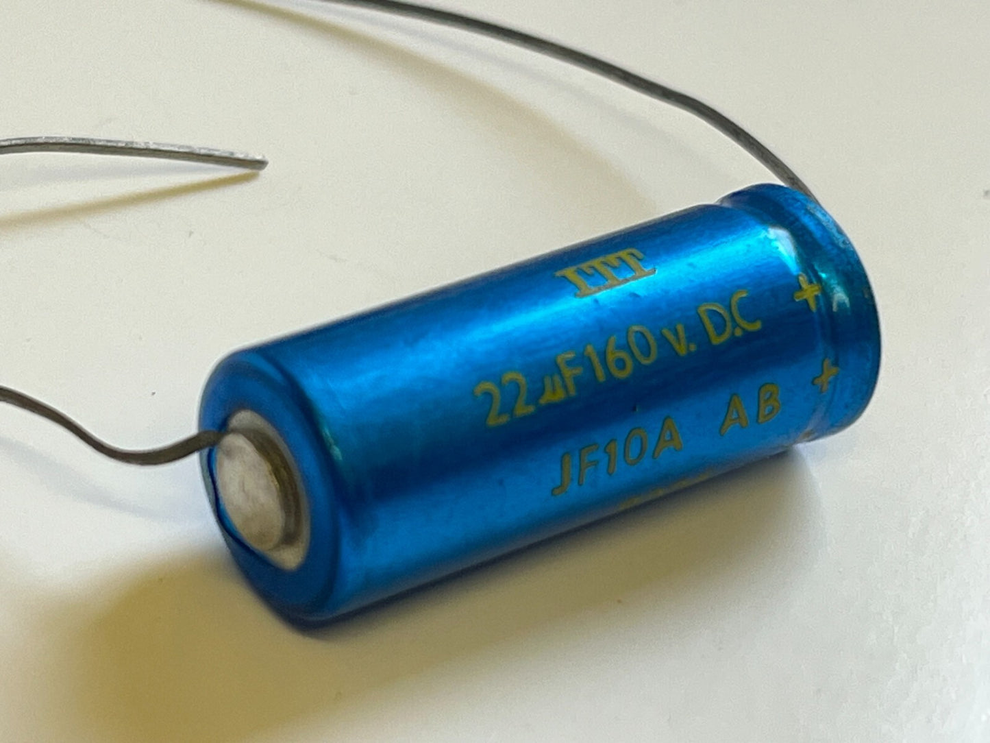 VINTAGE ITT 220UF 160V AXIAL ELECTROLYTIC CAPACITOR (x1) fba39.35