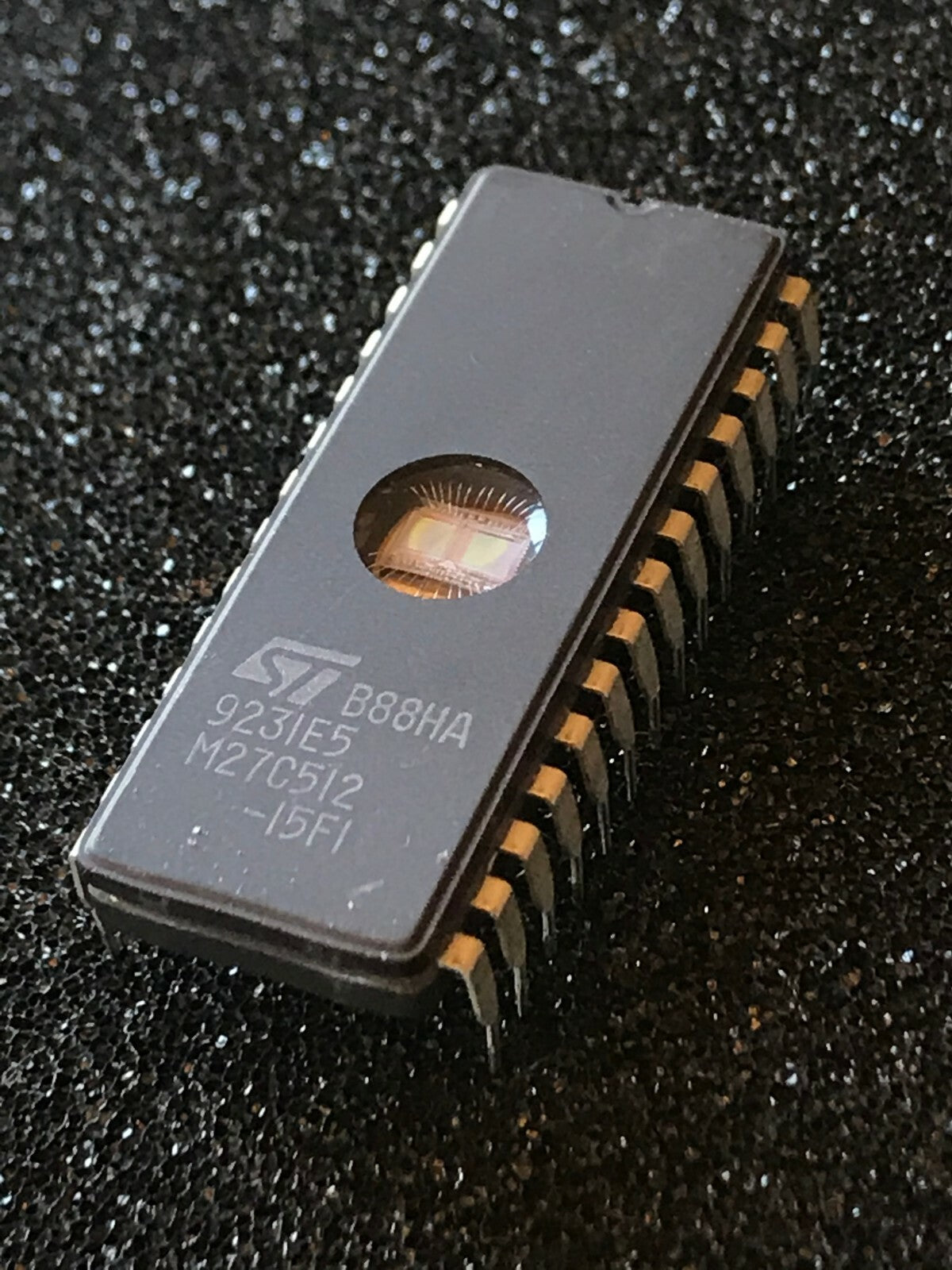 ST M27C512-15F1 512KB 28 PIN EPROM UK STOCK x1 fcb27.2