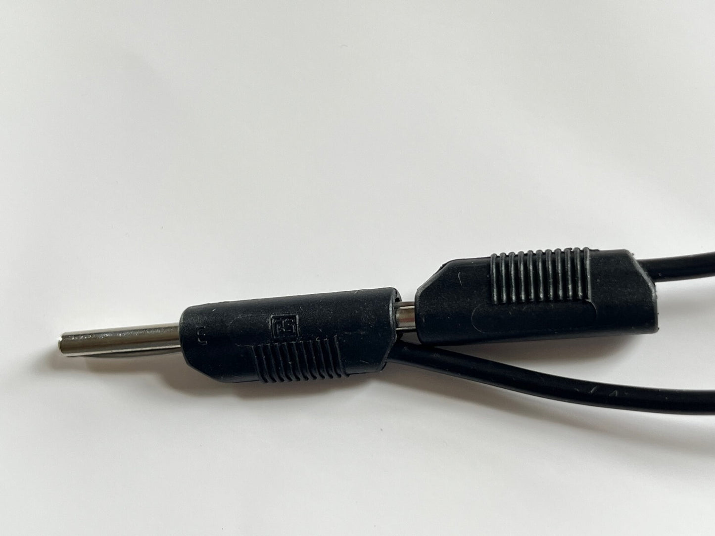 RS PRO QUALITY 4MM STACKABLE BANANA PLUG TEST LEAD 1.0M LONG BLACK ad1*20