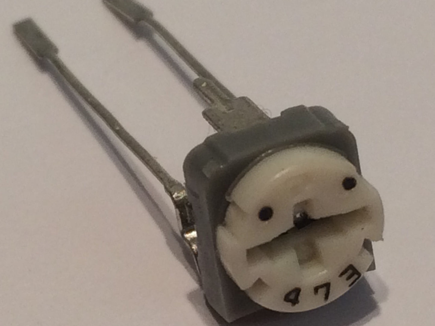 47K MINATURE PRESET VARIABLE RESISTOR (x3) fbe4b4