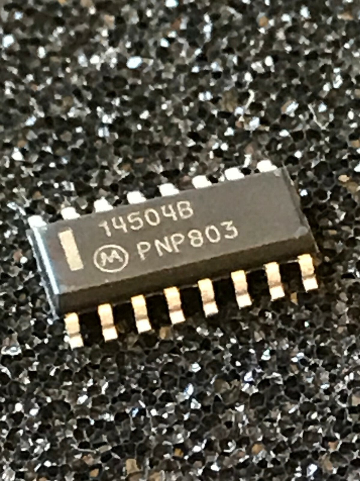 14504B ORIGINAL MOTOROLA 16 PIN SURFACE MOUNT CHIP SOIC-16 UK STOCK x1 fd6d96