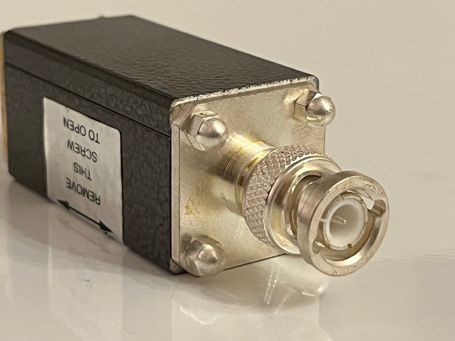 BNC IN LINE PROJECT CASE MALE - FEMALE BNC BOX MODULE GREENPAR (x1) ad1p44