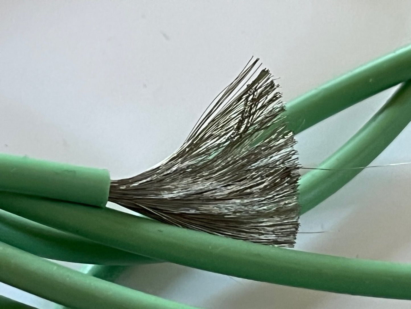4m LENGTH OF THICK SUPER FLEXIBLE SILICON WIRE 12AWG GREEN ad1*29