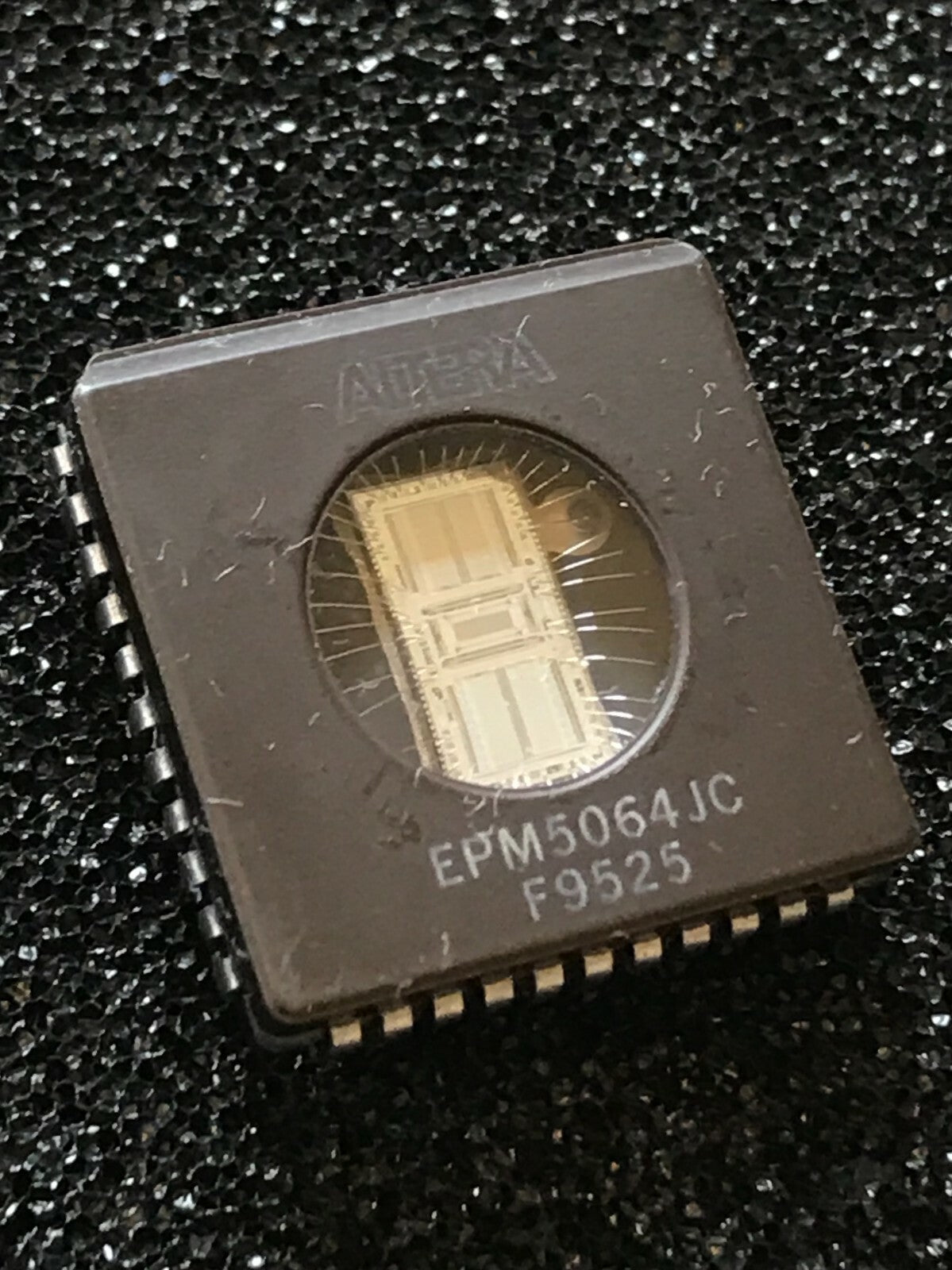 ORIGINAL ALTERA EPM5064JC UV ERASABLE EPLD UK STOCK x1 fd5f15