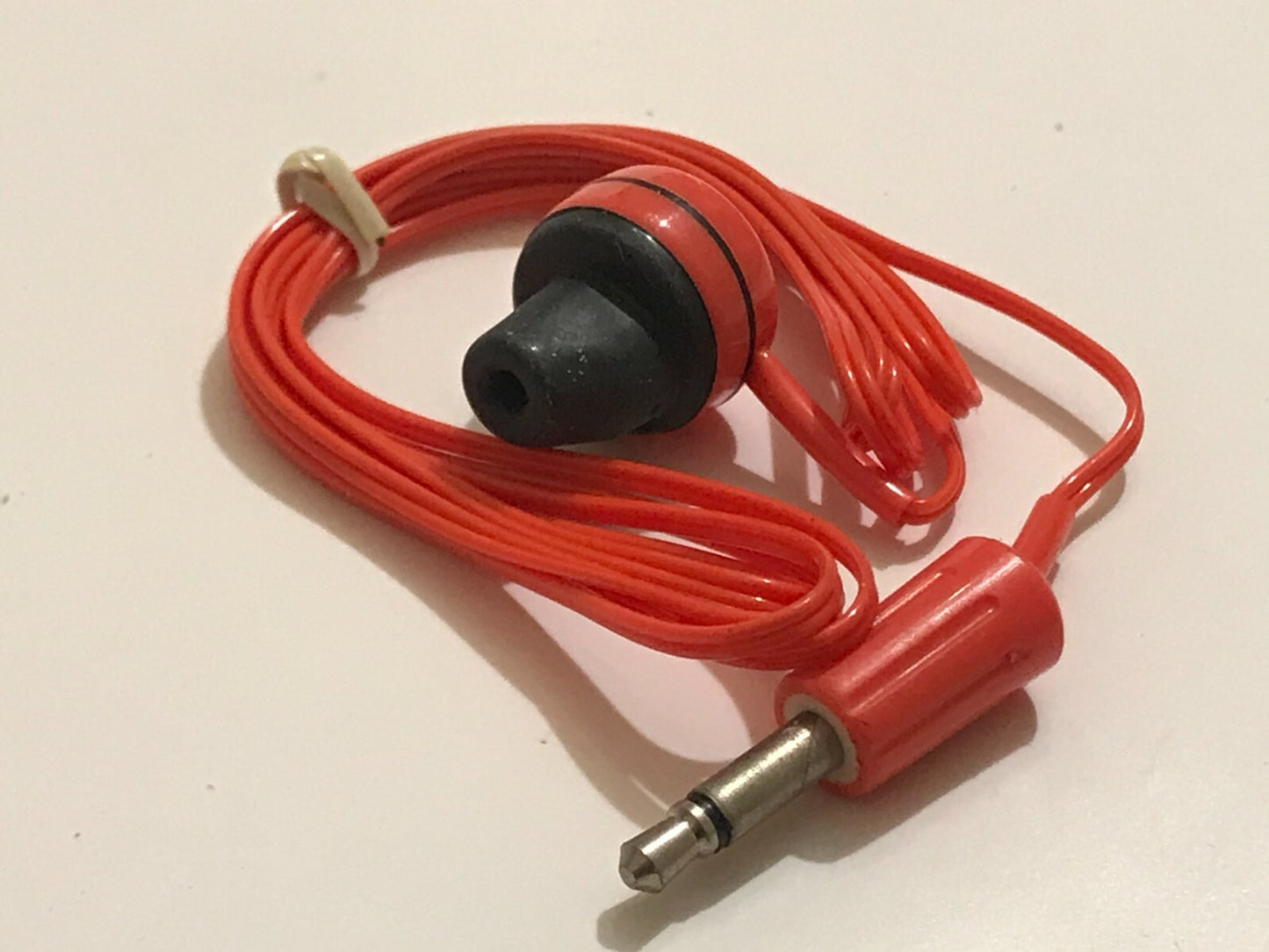 VINTAGE GROOVY TRANSISTOR RADIO MONO EARPIECE EAR PHONE MADE IN JAPAN faa16