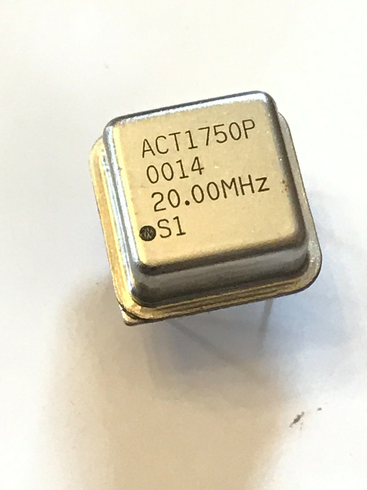 XTAL CRYSTAL OSCILLATOR 4 PIN METAL CAN 8 PIN DIL SIZE ALL FREQUENCIES faa27