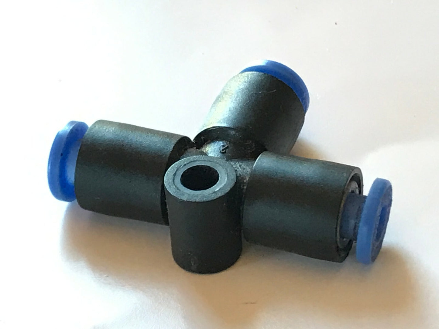 SMC 5/32" 'T' PNEUMATIC 4MM 3 WAY PIPE CONNECTOR UNION X1 fd5e29