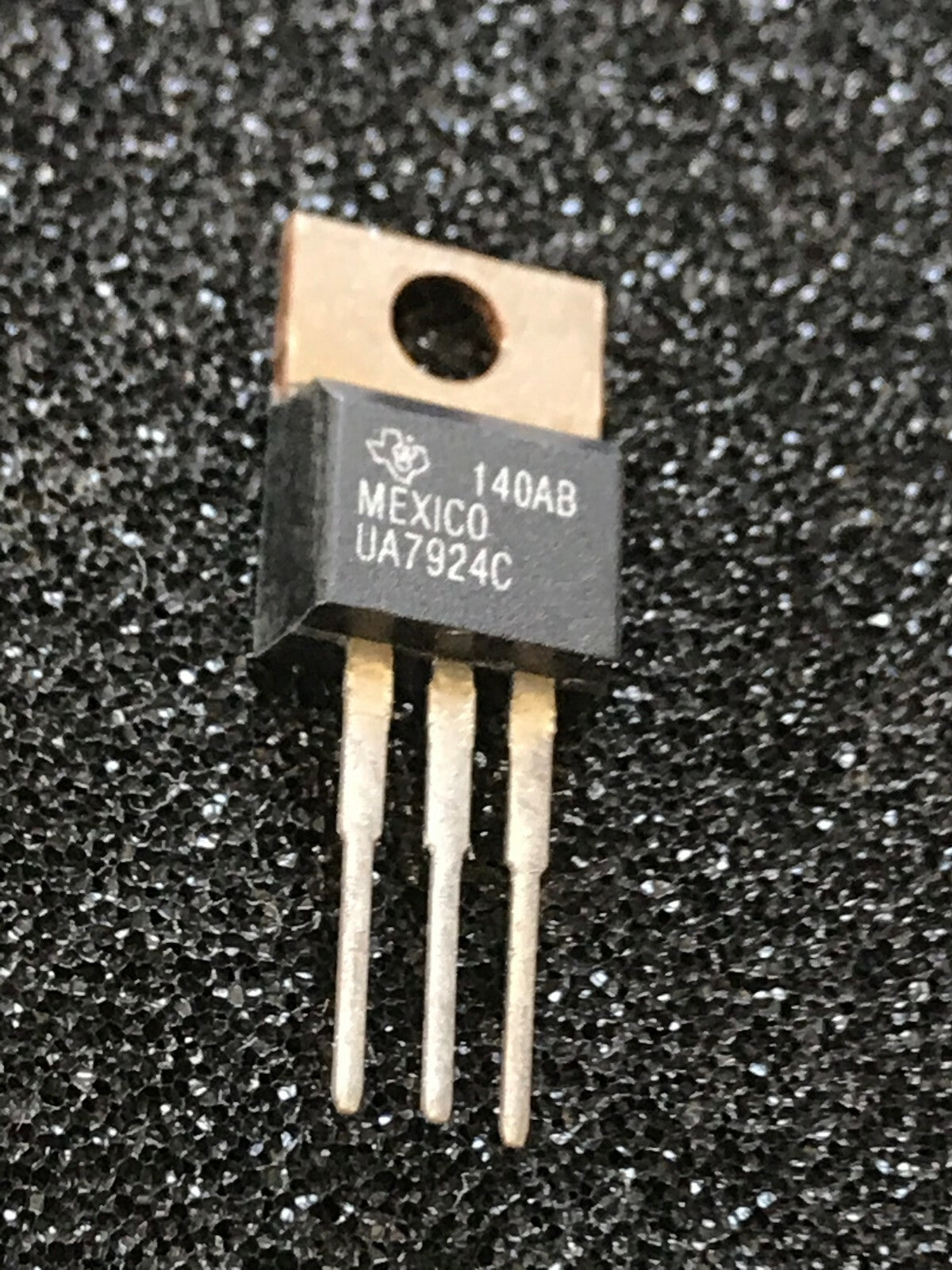 ORIGINAL VINTAGE TEXAS UA7924C 1A -24V REGULATOR TO220 (x1) UK STOCK fcb15.59