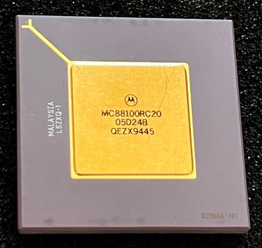 MC88100RC20 MOTOROLA COLLECTIBLE CERAMIC GOLD PGA RISC PROCESSOR fcb28.13