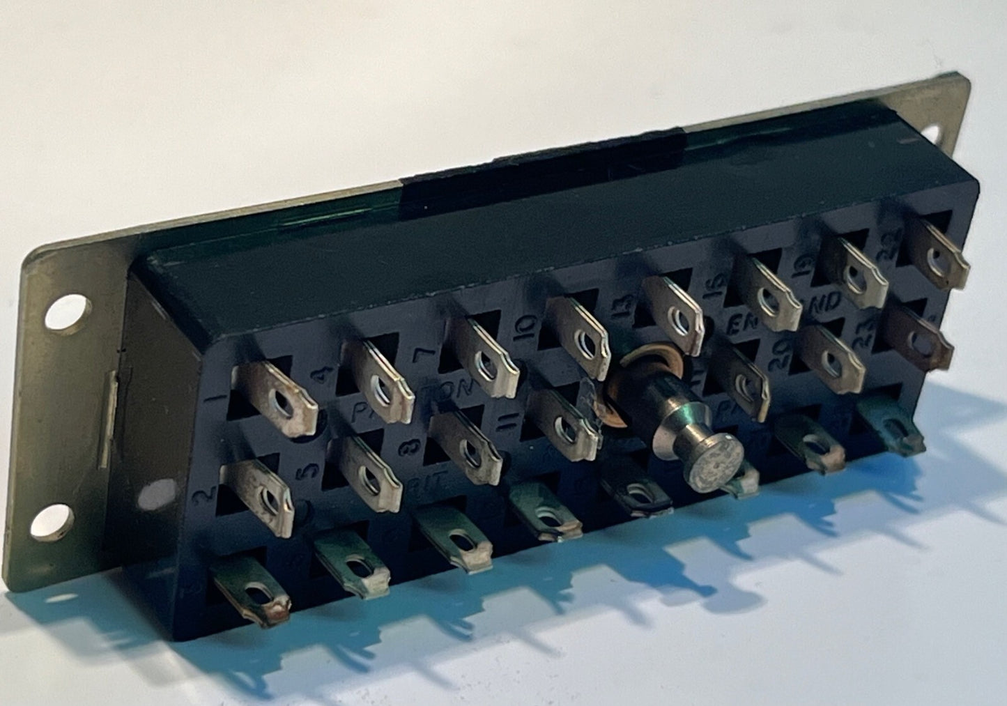 24 WAY PLESSEY PANEL FEMALE JONES SOCKET CONNECTOR fd2f2