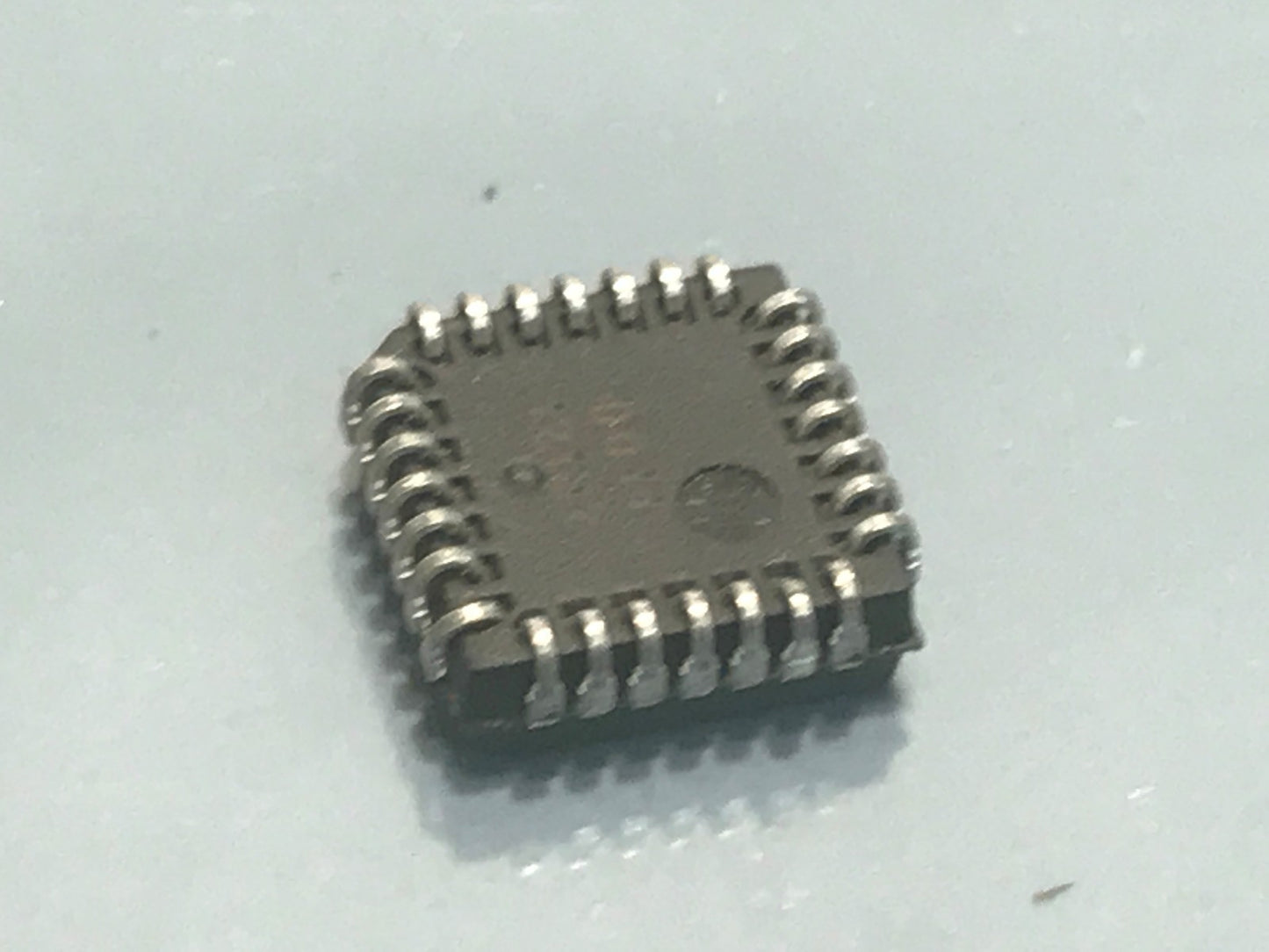 ORIGINAL LATTICE GAL22V10D-5LJ 28 PIN PLCC CHIP UK STOCK x1 fba18a4