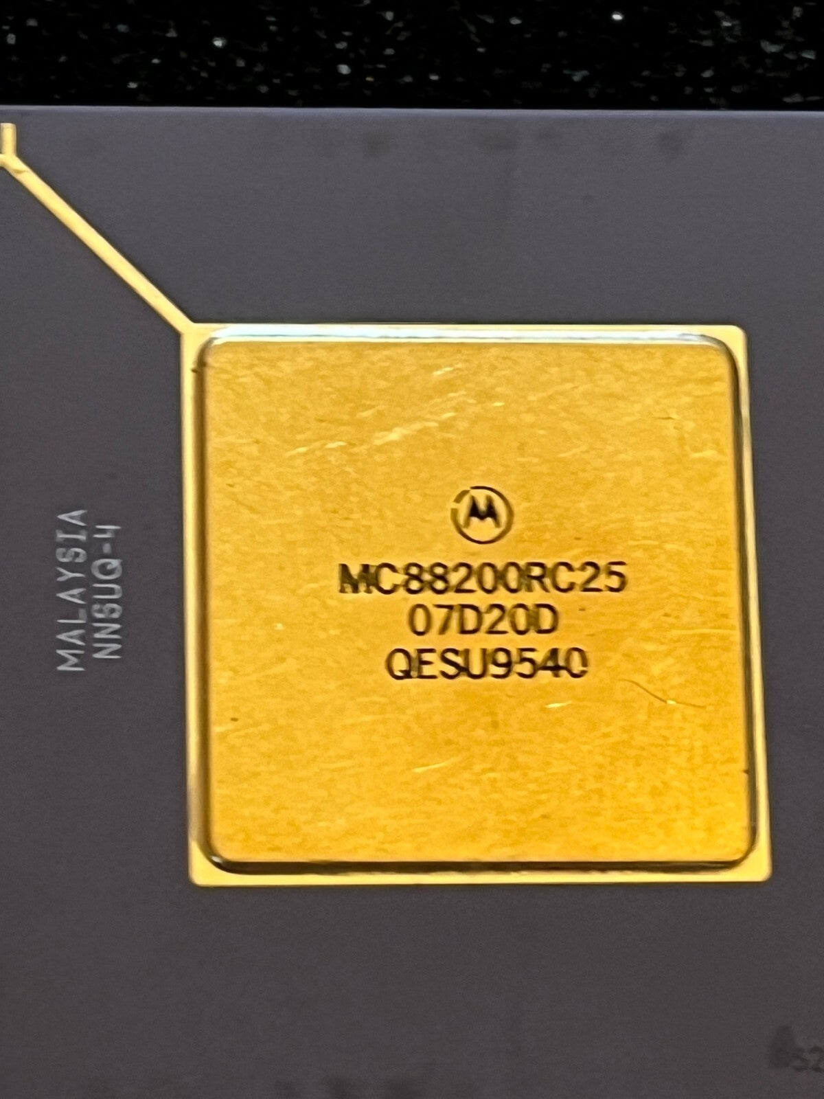 MC88200RC25 MOTOROLA COLLECTIBLE CERAMIC GOLD PGA CACHE CONTROLLER fcb28.12
