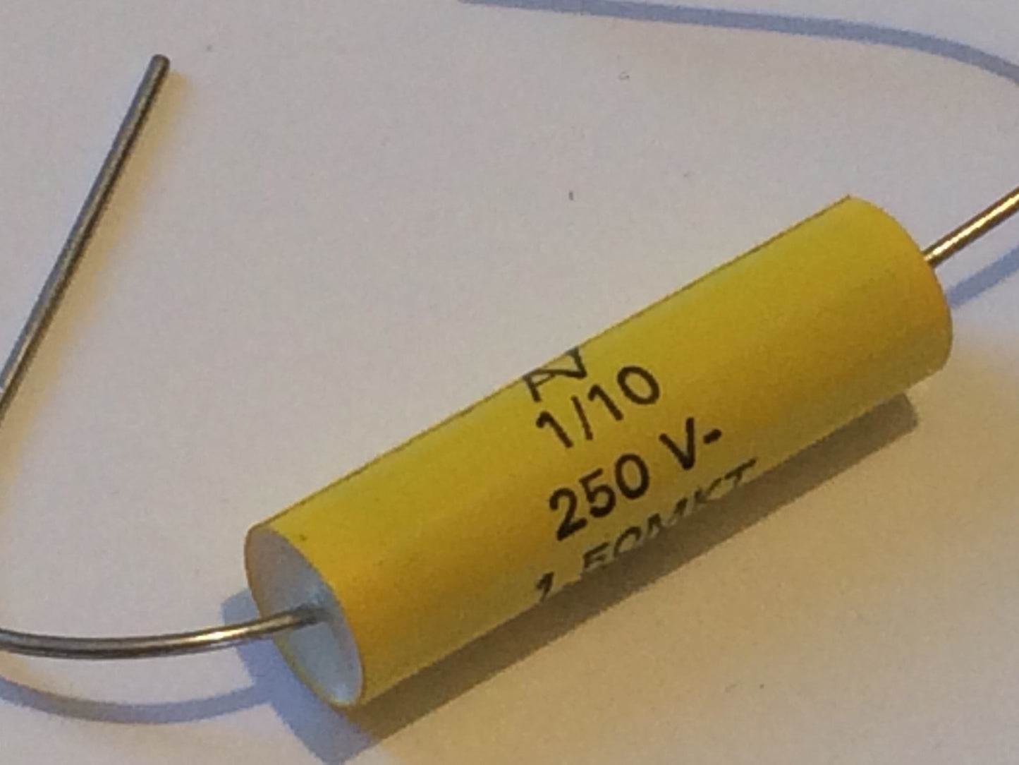 1UF 250V AXIAL METALLIZED POLYESTER FILM ARCOTRONIC 1.50MKT CAPACITOR ad2r11
