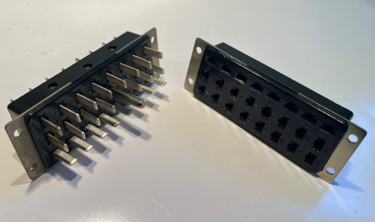 24 PIN MULTI WAY CONNECTORS PLESSEY JONES PLUG & SOCKET PAIR fd2f1