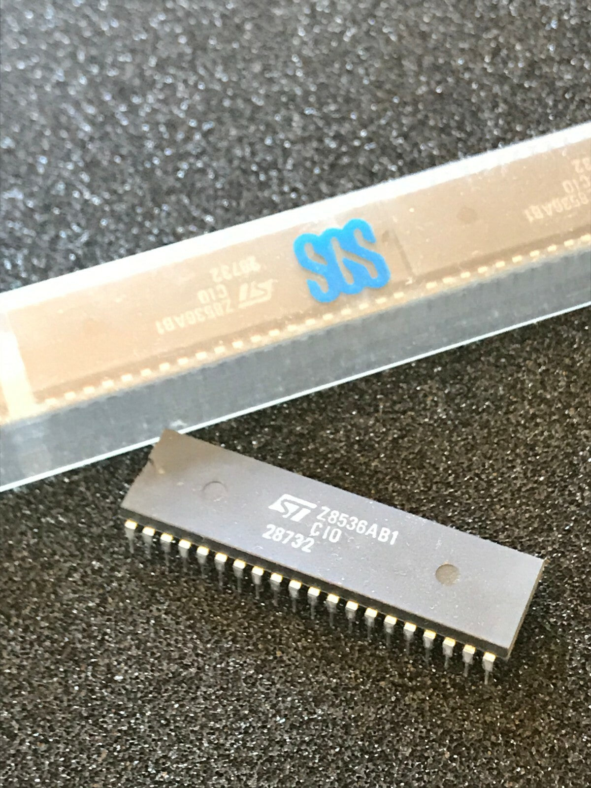ORIGINAL ST Z8536AB1 Z80 CIO 40 PIN DIL CHIP UK STOCK x1 fd6d65
