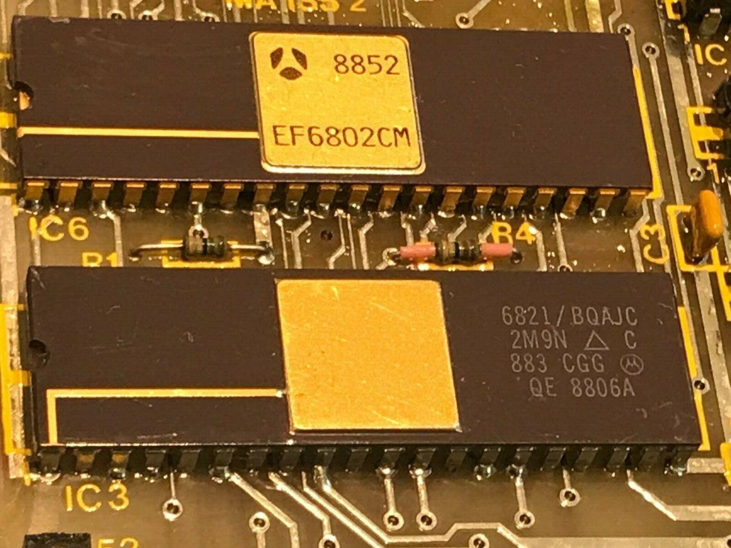 MILITARY PCB WITH EF6802CM, MC6821/BOAJC-883C, X2210DMB CHIPS & MORE ae1*10
