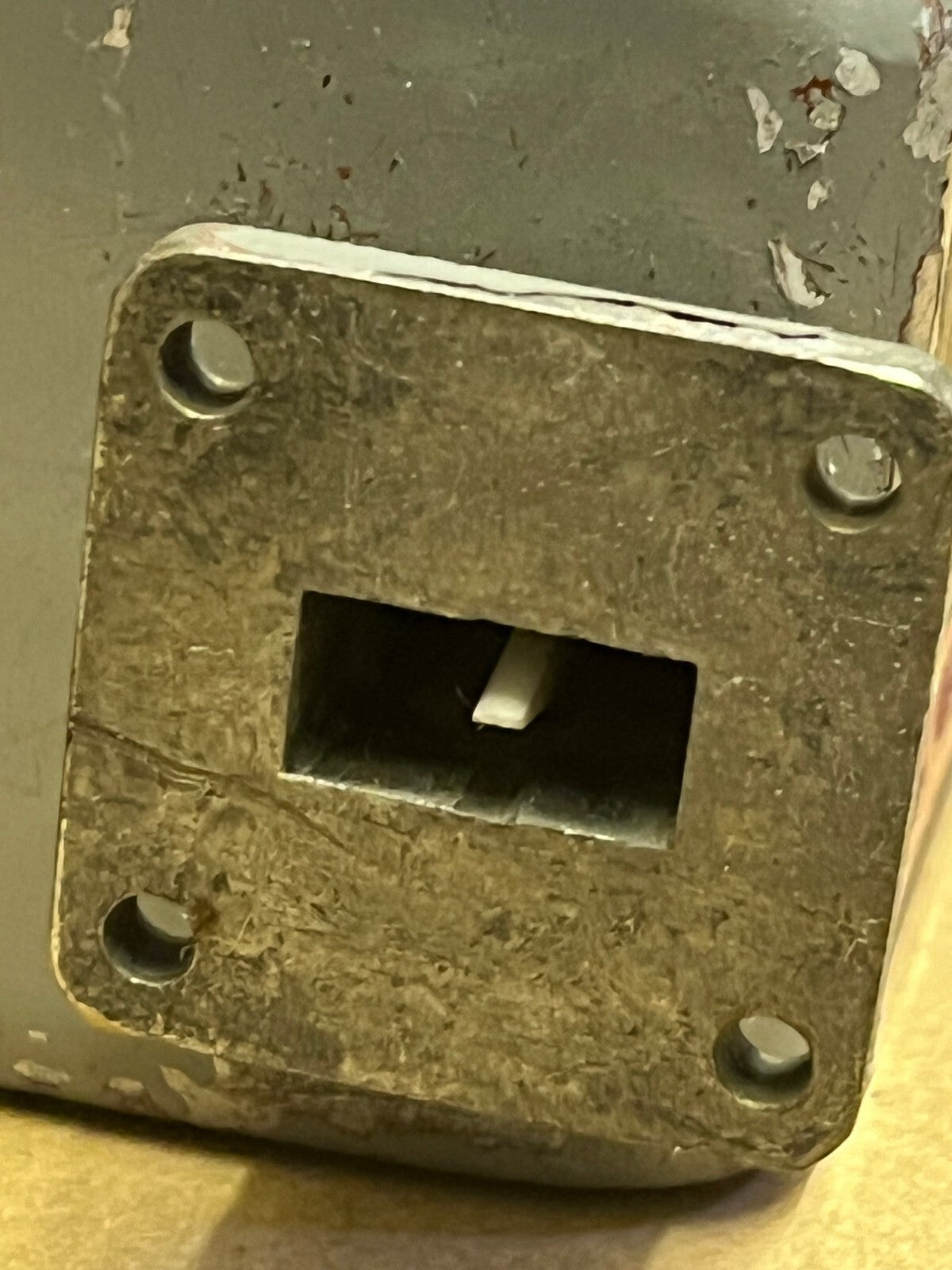 SIVERS PM7041P WG18 WR62 12.4 - 18.0Ghz WAVE GUIDE ISOLATOR fd1L37